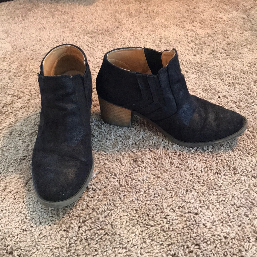 Qupid black ankle booties